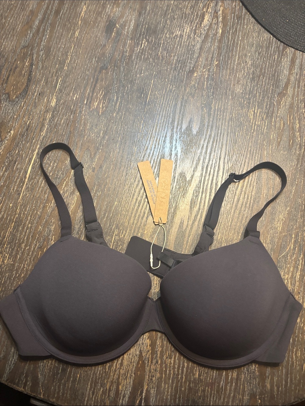 SKIMS Fits everybody 40B onyx NWT T-Shirt Bra creases pads
